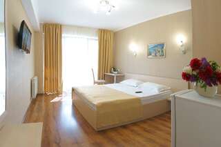 Гостиница Дарья Алушта Двухместный номер с 1 кроватью и балконом-2